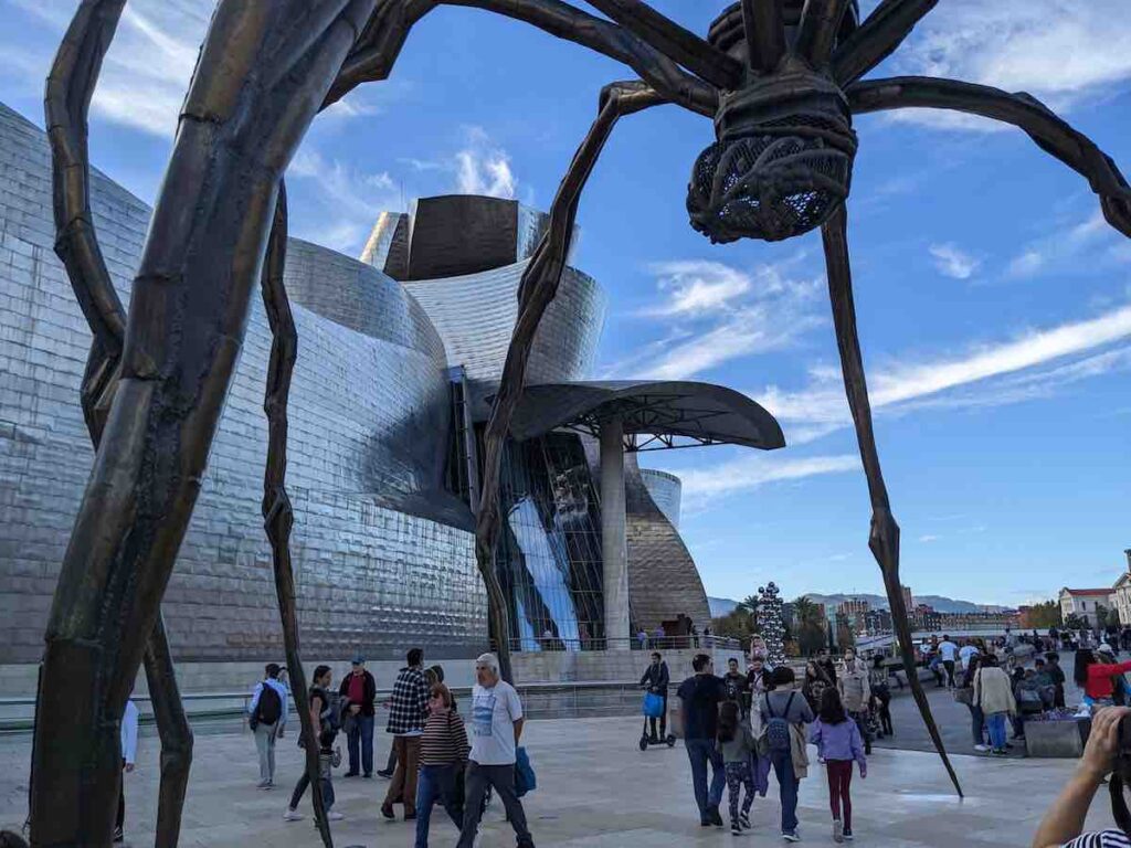 Maman spider outside the Guggenheim Museum in Bilbao, at midday
