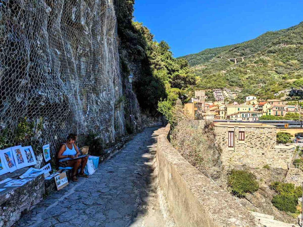 Artist on the Blue Trail path at Monterosso